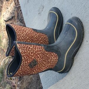 KIds Muck Boots size 4